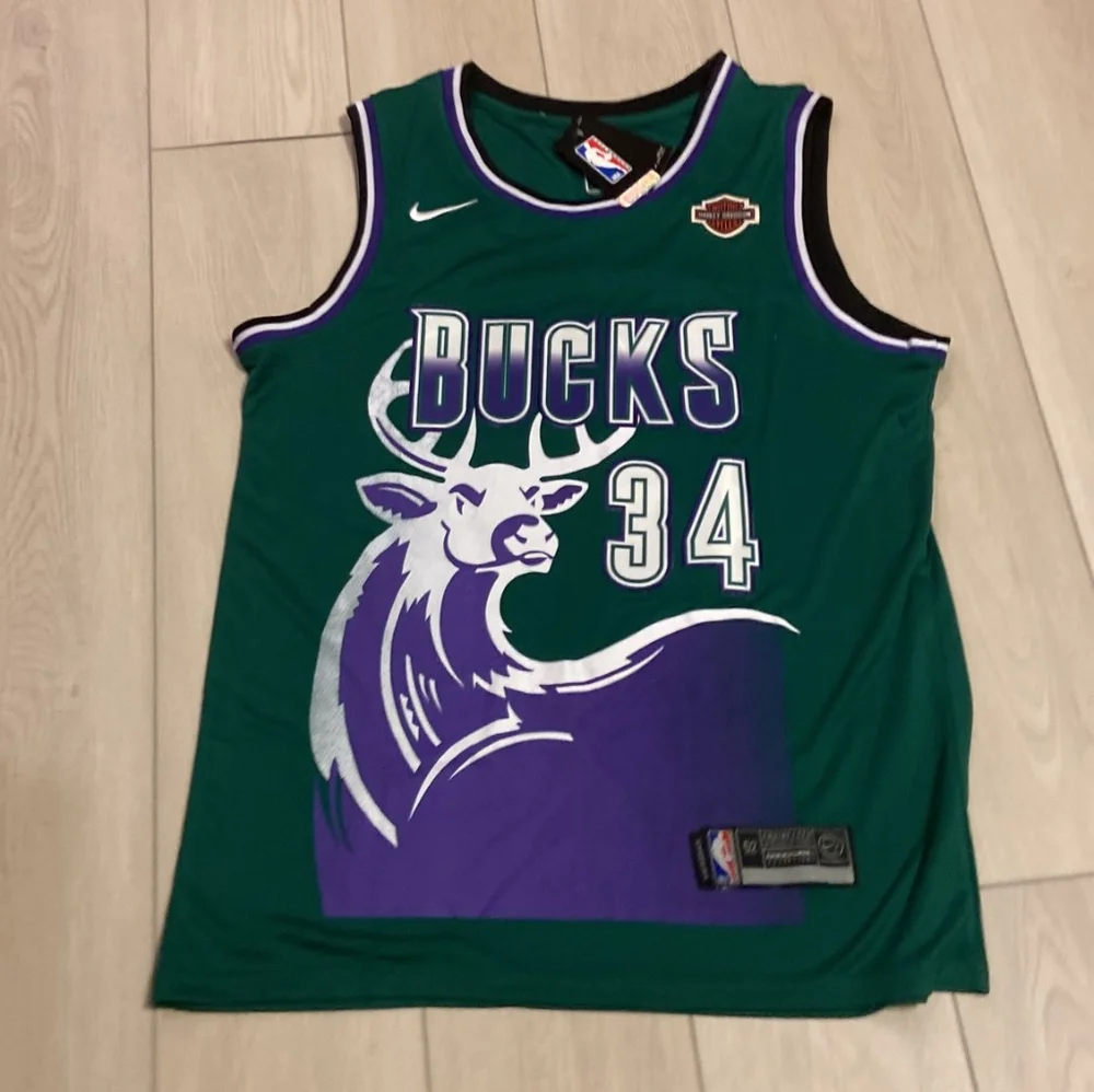 Basketball jerseys - Picture 2 of 4